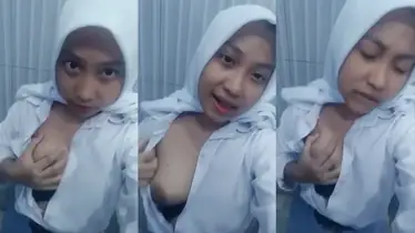 Di Toilet Sekolah Hijaber Pamer Nenen